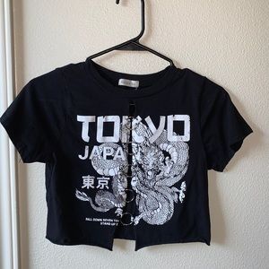 GRAPHIC CROP TOP
